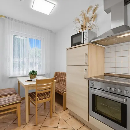 Stranddistel, Haus Gudrun Familiensuite 1 アパート ツィノヴィッツ